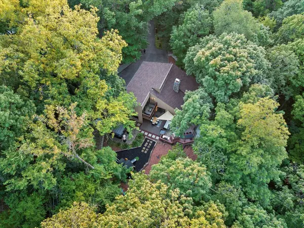 11905 S Lakewood Avenue, Palos Park, IL 60464