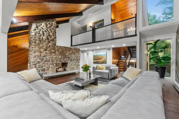 11905 S Lakewood AVE, Palos Park, IL 60464