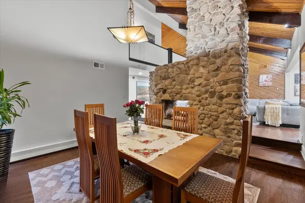 11905 S Lakewood Avenue, Palos Park, IL 60464