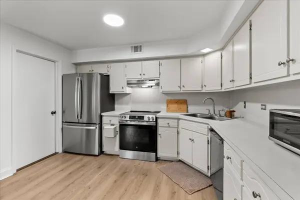 9051 S Roberts Road #310, Hickory Hills, IL 60457