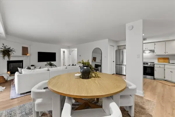 9051 S Roberts RD #310, Hickory Hills, IL 60457