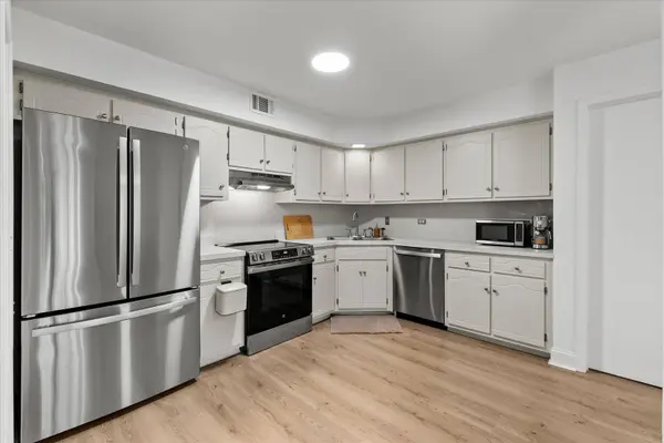 9051 S Roberts Road #310, Hickory Hills, IL 60457