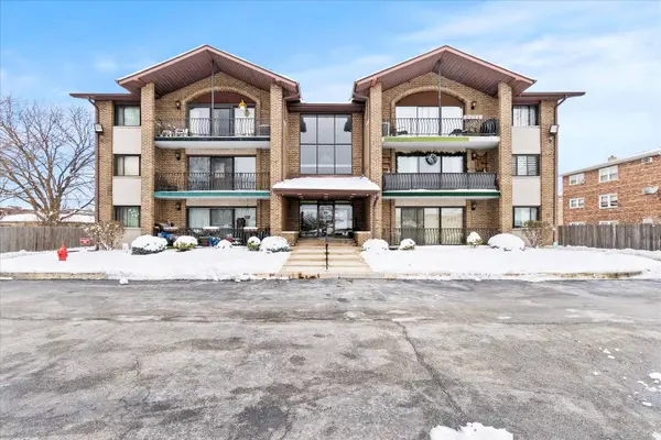 9051 S Roberts RD #310, Hickory Hills, IL 60457