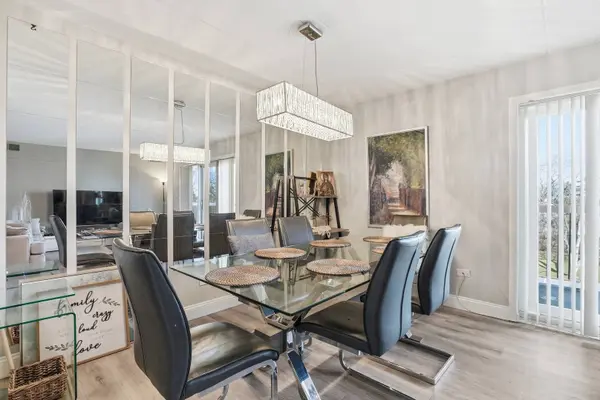 6443 Clarendon Hills RD #402, Willowbrook, IL 60527