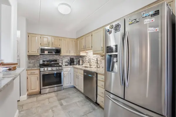 6443 Clarendon Hills RD #402, Willowbrook, IL 60527