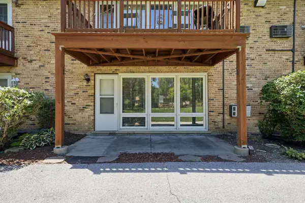 4439 Arbor CIR #1, Downers Grove, IL 60515
