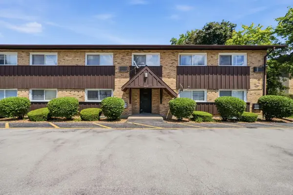 4439 Arbor CIR #1, Downers Grove, IL 60515