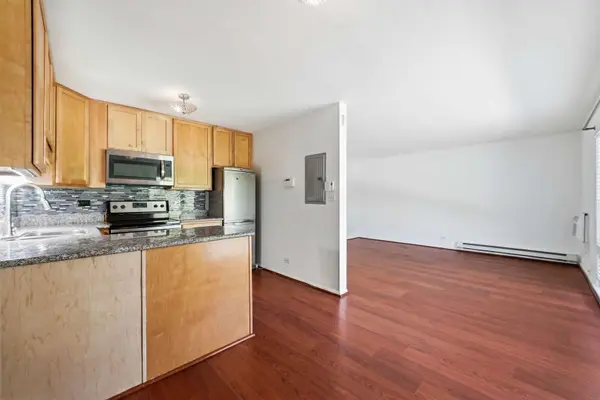 4439 Arbor CIR #1, Downers Grove, IL 60515