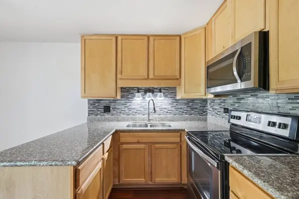 4439 Arbor CIR #1, Downers Grove, IL 60515