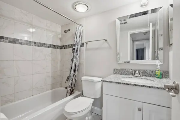 6443 Clarendon Hills RD #402, Willowbrook, IL 60527
