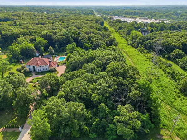 1365 Gordon LN, Lemont, IL 60439