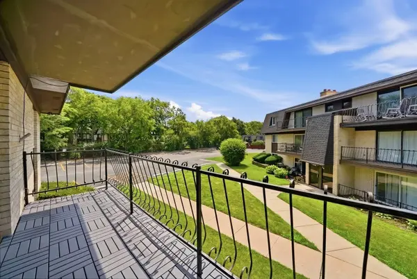 11123 S 84th AVE #2B, Palos Hills, IL 60465