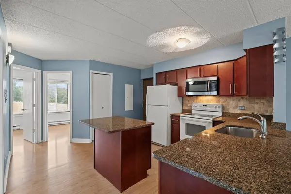708 N Briar Hill LN #3, Addison, IL 60101