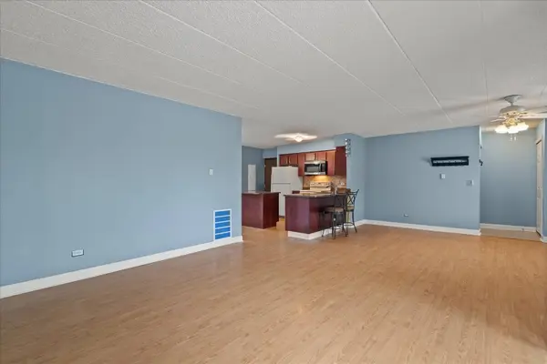 708 N Briar Hill LN #3, Addison, IL 60101