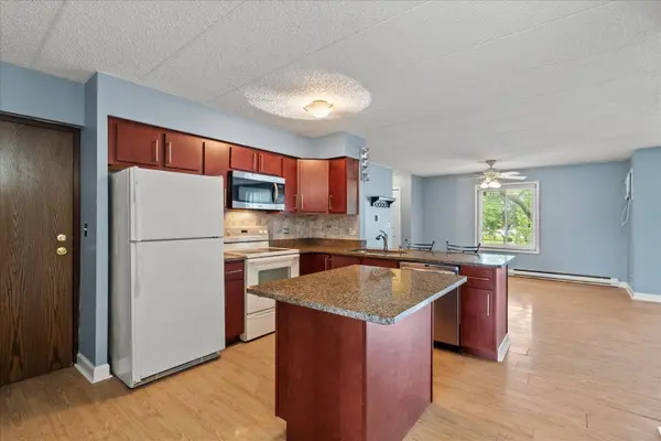 708 N Briar Hill LN #3, Addison, IL 60101