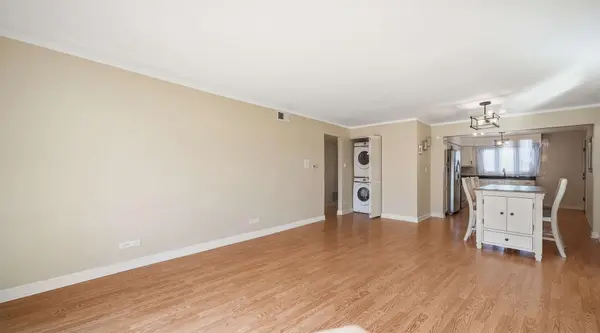 9510 S 86th AVE #305, Hickory Hills, IL 60457
