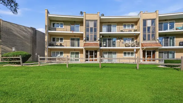 9510 S 86th AVE #305, Hickory Hills, IL 60457