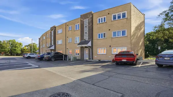 9510 S 86th AVE #305, Hickory Hills, IL 60457
