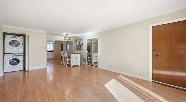 9510 S 86th AVE #305, Hickory Hills, IL 60457