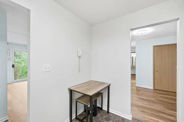 9S110 Lake DR #104, Willowbrook, IL 60527