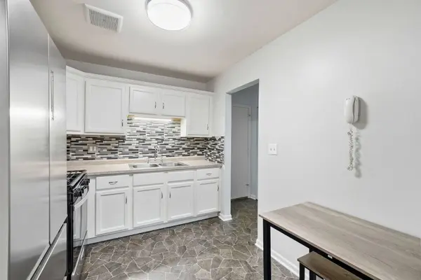 9S110 Lake DR #104, Willowbrook, IL 60527