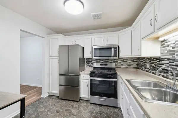 9S110 Lake DR #104, Willowbrook, IL 60527