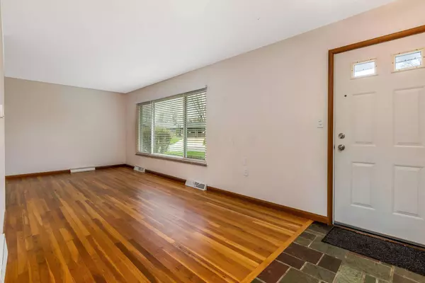 280 Woodsview Drive, Canal Winchester, OH 43110