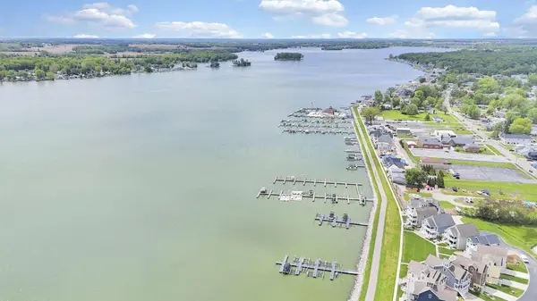 139 Myers Avenue, Buckeye Lake, OH 43008