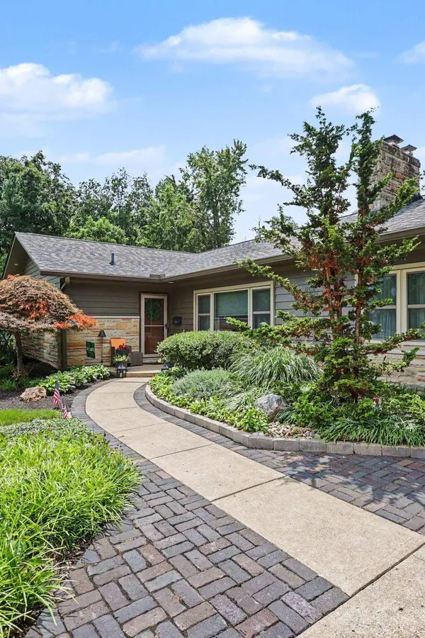 305 Woodsview Drive, Canal Winchester, OH 43110