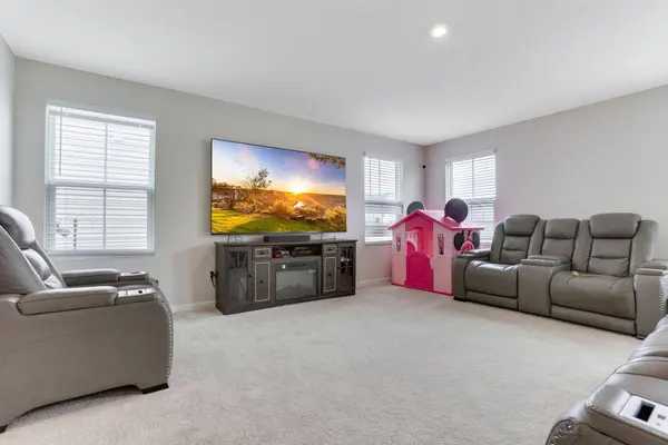 8521 Erie Loop, Canal Winchester, OH 43110