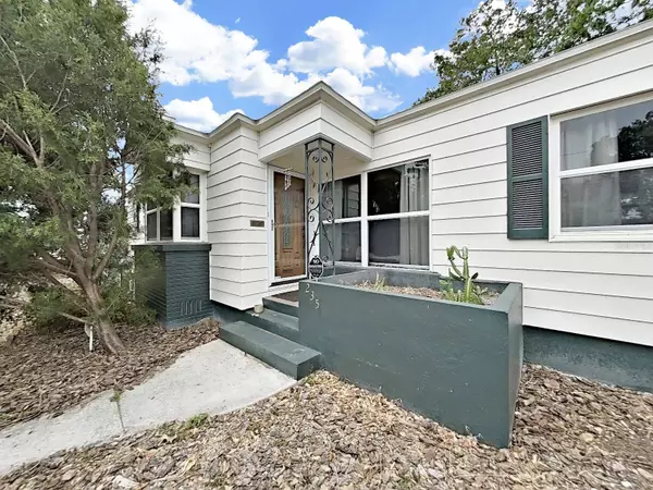 235 38TH ST S, St Petersburg, FL 33704