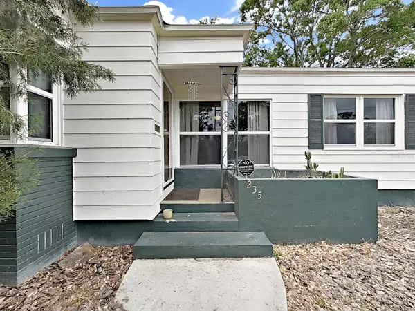 235 38TH ST S, St Petersburg, FL 33704