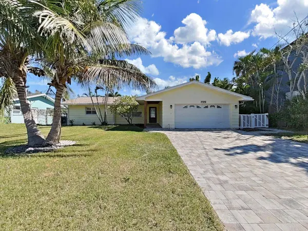 11876 WALKER AVE, Seminole, FL 33772