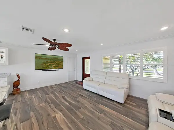 11876 WALKER AVE, Seminole, FL 33772