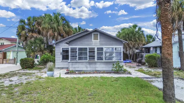 130 90TH AVE, Treasure Island, FL 33706