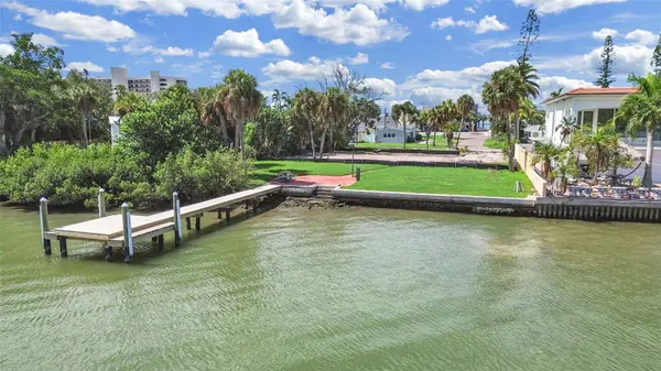 15601 REDINGTON DR, Redington Beach, FL 33708