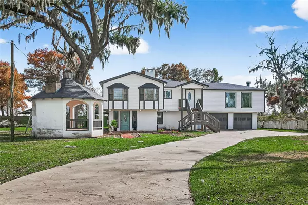 29927 County Road 25, Damon, TX 77430