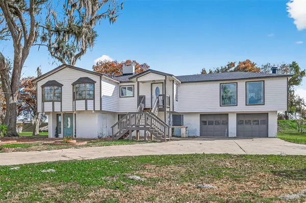 29927 County Road 25, Damon, TX 77430