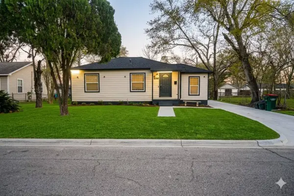 916 Parkway ST, Baytown, TX 77520