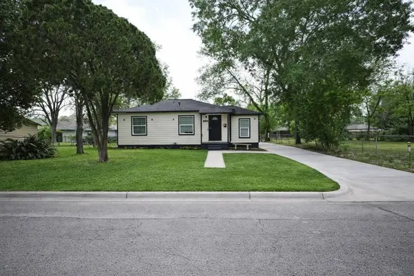 916 Parkway ST, Baytown, TX 77520