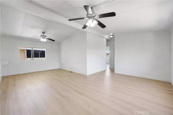 22838 Bear Valley RD #106, Apple Valley, CA 92308