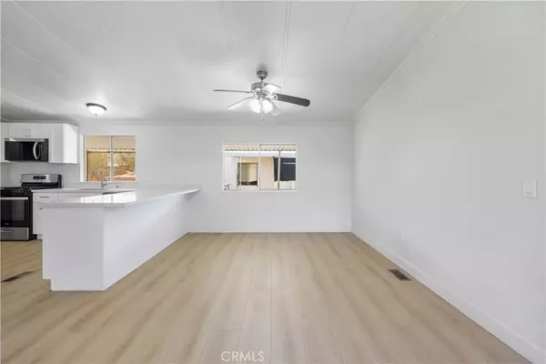 22838 Bear Valley RD #106, Apple Valley, CA 92308