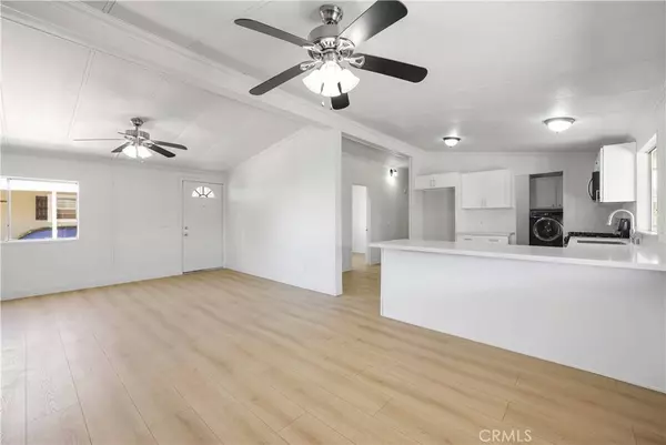 22838 Bear Valley RD #106, Apple Valley, CA 92308