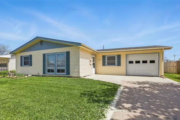 1314 Downing St, Rapid City, SD 57701-4272