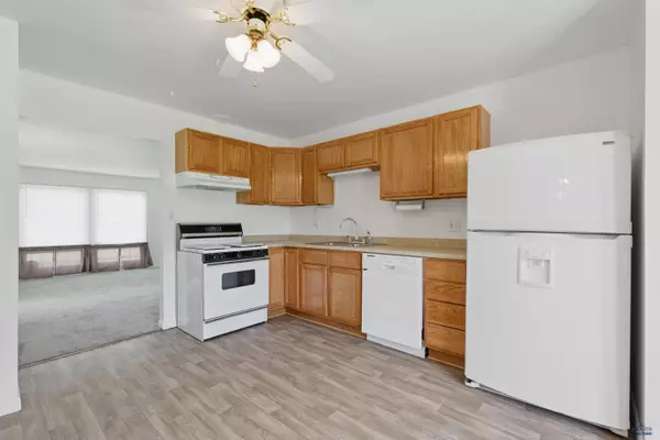 1314 Downing St, Rapid City, SD 57701-4272