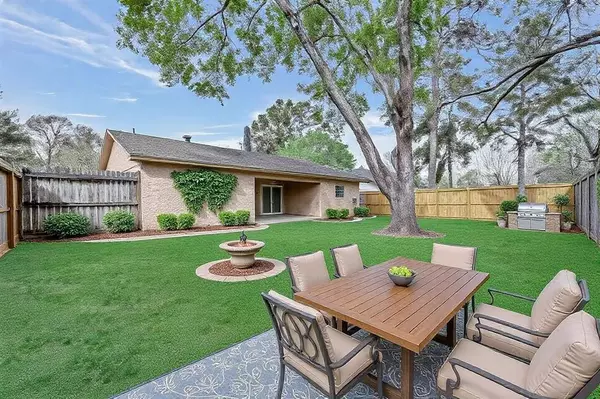 25122 Holyoke LN, Spring, TX 77373