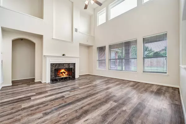 8215 Still Oak LN, Cypress, TX 77433