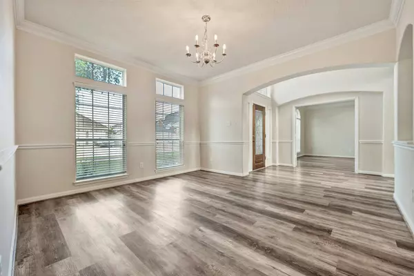 8215 Still Oak LN, Cypress, TX 77433