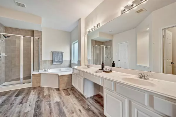 8215 Still Oak LN, Cypress, TX 77433