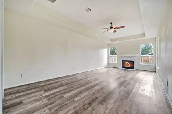 8215 Still Oak LN, Cypress, TX 77433